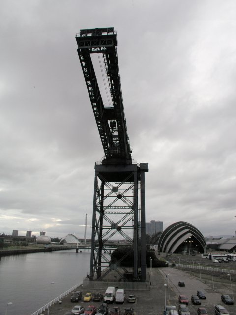 Crane on the Clyde in NS5765.