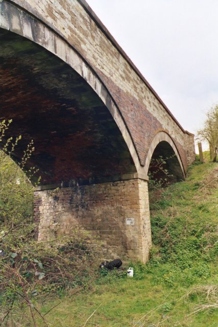 Bridge over disused railway