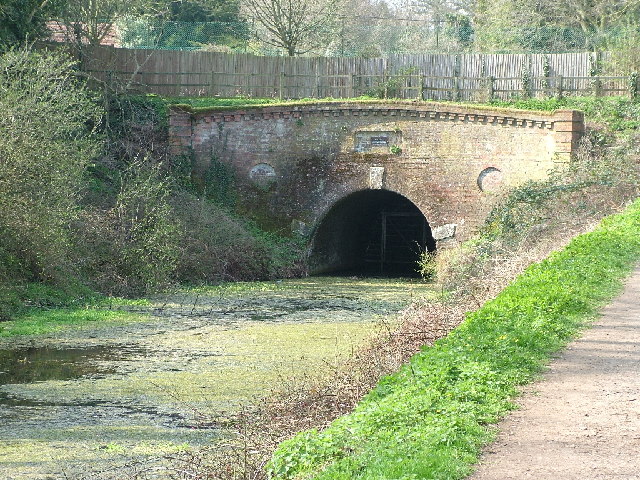 Eastern entrance to the Greywell Tunnel © Jonathan Dew cc-by-sa/2.0 ...