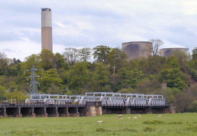 Railway Bridge at Red Hill © Chris J Dixon :: Geograph Britain and Ireland