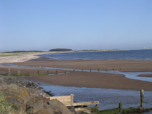 Monifieth beach © Val Vannet cc-by-sa/2.0 :: Geograph Britain and Ireland