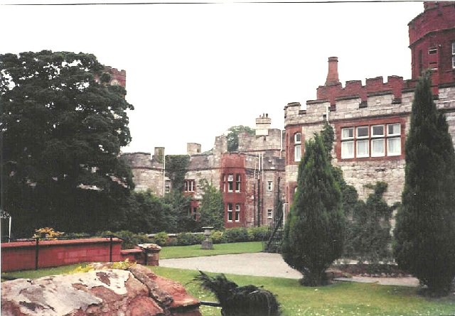 Ruthin Castle © Frederick Blake Geograph Britain And Ireland 5383