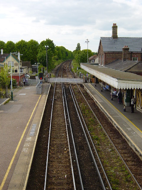 Angmering Station looking west © Janine Forbes cc-by-sa/2.0 :: Geograph ...