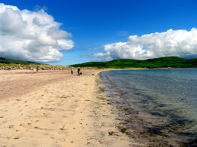 Ventry Beach © Pam Brophy cc-by-sa/2.0 :: Geograph Ireland