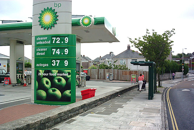 bp-garage-compton-mike-crowe-geograph-britain-and-ireland