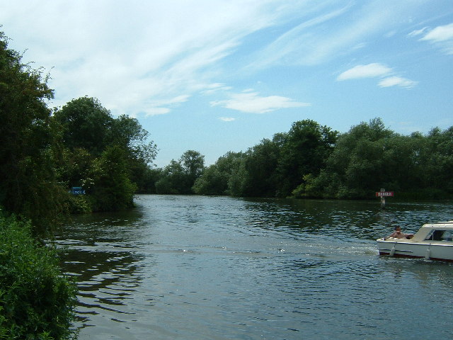 River Thames where Culham Reach becomes Culham Cut