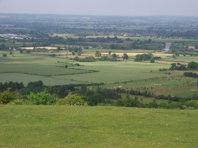 Coombe Hill looking North © Helena cc-by-sa/2.0 :: Geograph Britain and ...