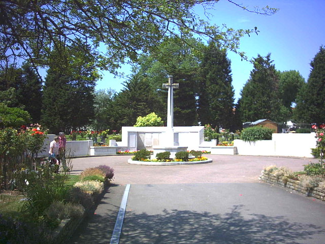 War memorial in Streatham Park Cemetery, Rowan Road. (B272)