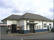TQ5289 : Gidea Park Railway Station, Gidea Park, Romford, Essex by John Winfield