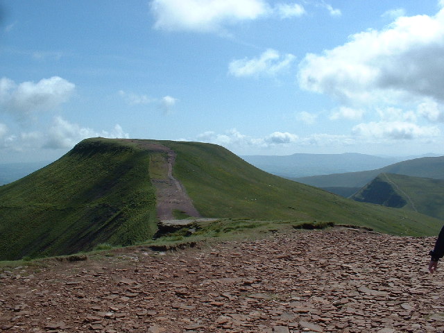 The summit of Pen y Fan, looking towards... © GaryReggae cc-by-sa/2.0 ...