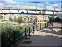 TL0604 : Housing development and Canal and footbridge at Kings Langley by Jack Hill