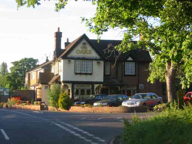 The Oaks Pub West Hyde © Jack Hill cc-by-sa/2.0 :: Geograph Britain and ...