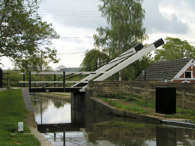 Lift Bridge over the Oxford Canal at Thrupp