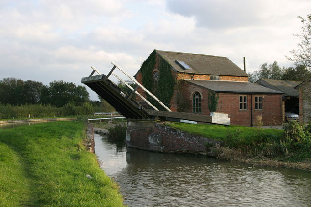 Haddons Lift Bridge on the Southern Oxford Canal