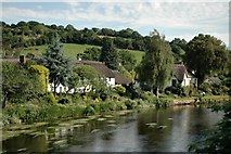 SS9307 : River Exe upstream from Bickleigh Bridge by john spivey