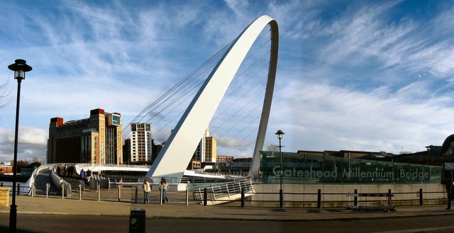 Millennium Bridge (Newcastle to Gateshead)