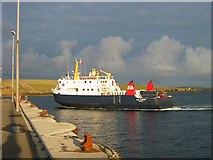 HY5140 : Ferry at Whale Geo pier, Westray by Rob Burke