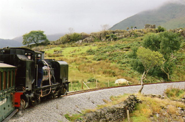 Welsh Highland Railway: train on Ffridd Isaf curve