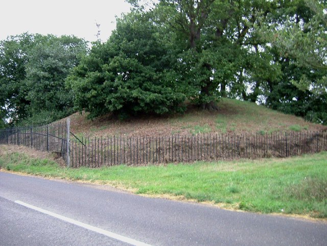 Mersea Barrow © Glyn Baker cc-by-sa/2.0 :: Geograph Britain and Ireland