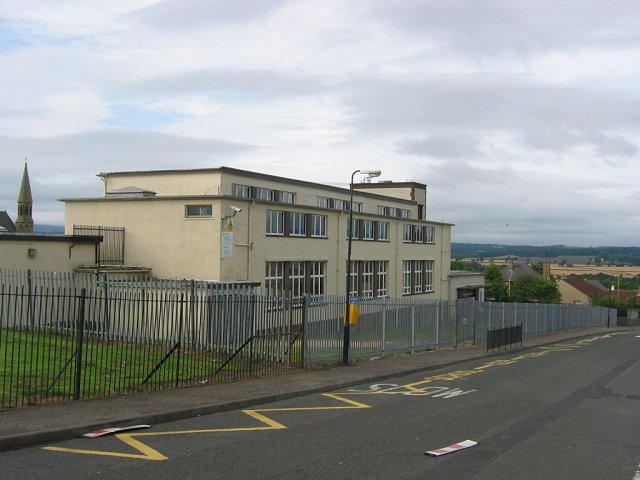 Gorebridge Primary School © Richard Webb cc-by-sa/2.0 :: Geograph ...