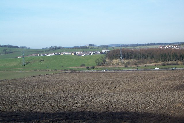 Hill of Beath village from Cuttlehill road, just East of farm