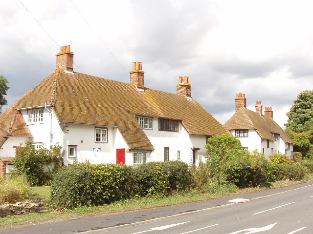 Houses on the A418 Thame to Aylesbury road