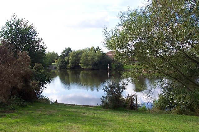 Goldsworth Park lake © Ron Strutt :: Geograph Britain and Ireland