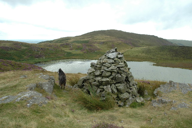 Cairn adjacent to Llyn Barfog