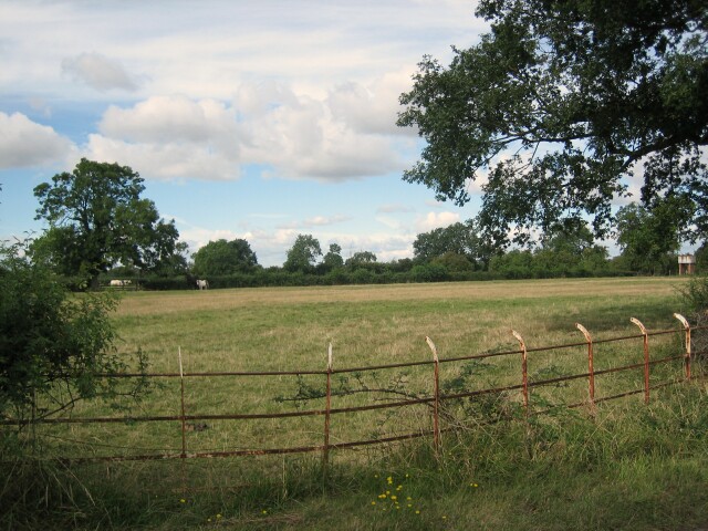 Pasture At Naunton Beauchamp © Dave Bushell :: Geograph Britain And Ireland