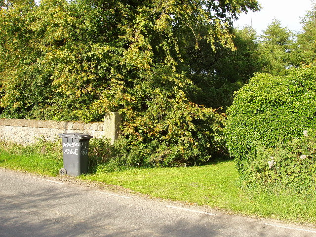 Gate entrance to Ormiston House
