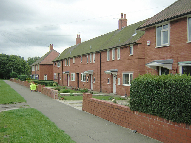 council-houses-david-hignett-cc-by-sa-2-0-geograph-britain-and-ireland