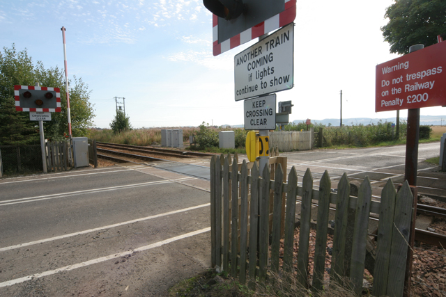 Level Crossing At Carseview C Philip Blackwood Cc By Sa 2 0 Geograph Britain And Ireland