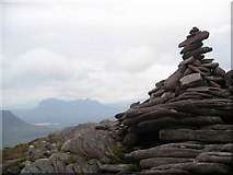 NC0905 : Summit Cairn, Sgurr an Fhidhleir by Chris Eilbeck