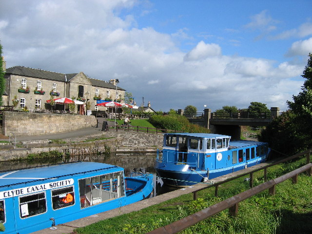 Stables Inn and Glasgow Bridge on Forth and Clyde Canal, near Kirkintilloch