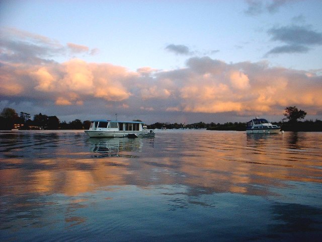 Sunset on Oulton Broad with cruisers