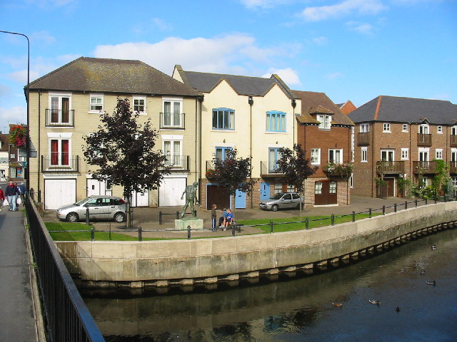 Modern housing beside the River  Avon, Fordingbridge.
