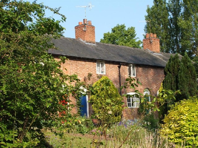 A row of cottages next door to Anne Hathaway's cottage