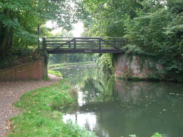 Murray's bridge over the Wey Navigation