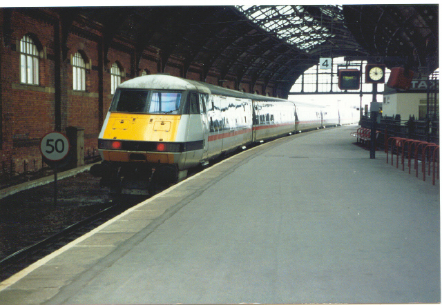 Platform 4, Darlington Bank Top station © Ron Hann :: Geograph Britain ...