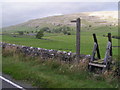 SD7275 : Footpath to Dale House by Dave Dunford