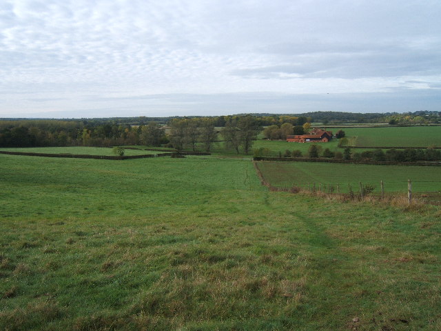 Footpath crossing field above Chasemore Farm