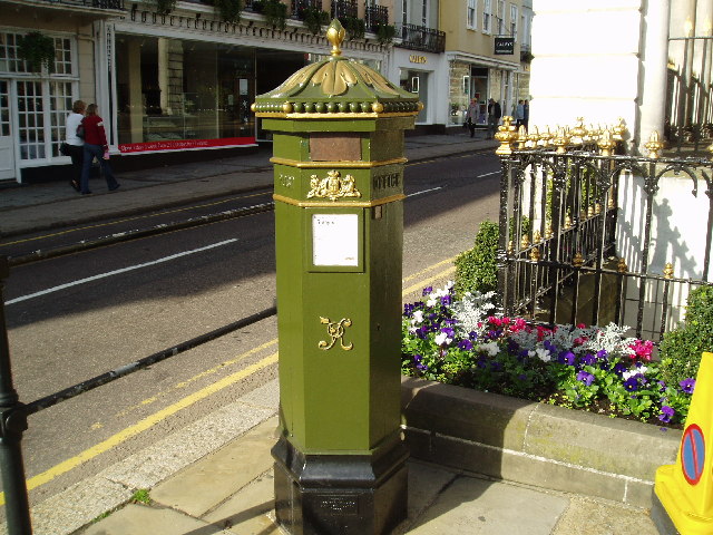 Green postbox, Windsor
