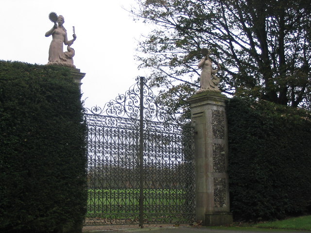 Farleigh School House Gates © Simon and Alison Downham cc-by-sa/2.0 ...