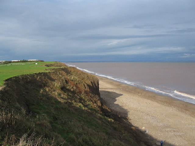 Skipsea Cliff © Phil Williams cc-by-sa/2.0 :: Geograph Britain and Ireland