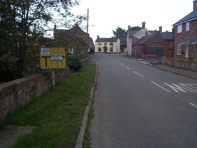 Obsolete road sign at Worthenbury