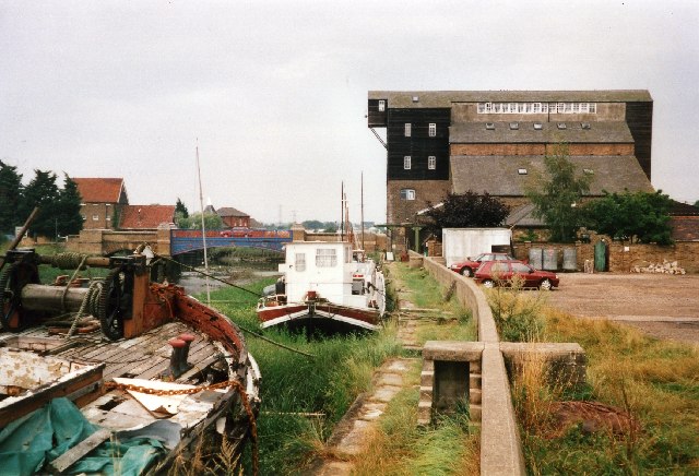 River Crouch and former mill at Battlesbridge