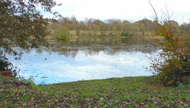 Newell's Pond, Next to Newell's Farm,... © Pete Chapman cc-by-sa/2.0 ...