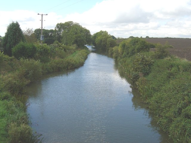 Kennet & Avon canal seen westerly from New Mill Bridge