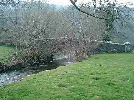 Llanbadarn y Garreg bridge