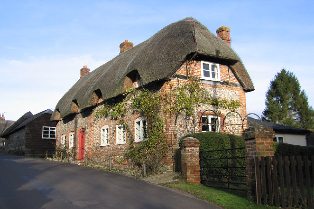 Cottage, Upper Clatford © Lee Hargreaves cc-by-sa/2.0 :: Geograph ...